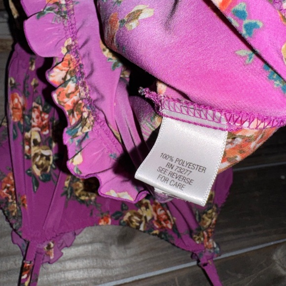 Candies- floral tank top- Size medium-adjustable straps - Picture 5 of 6